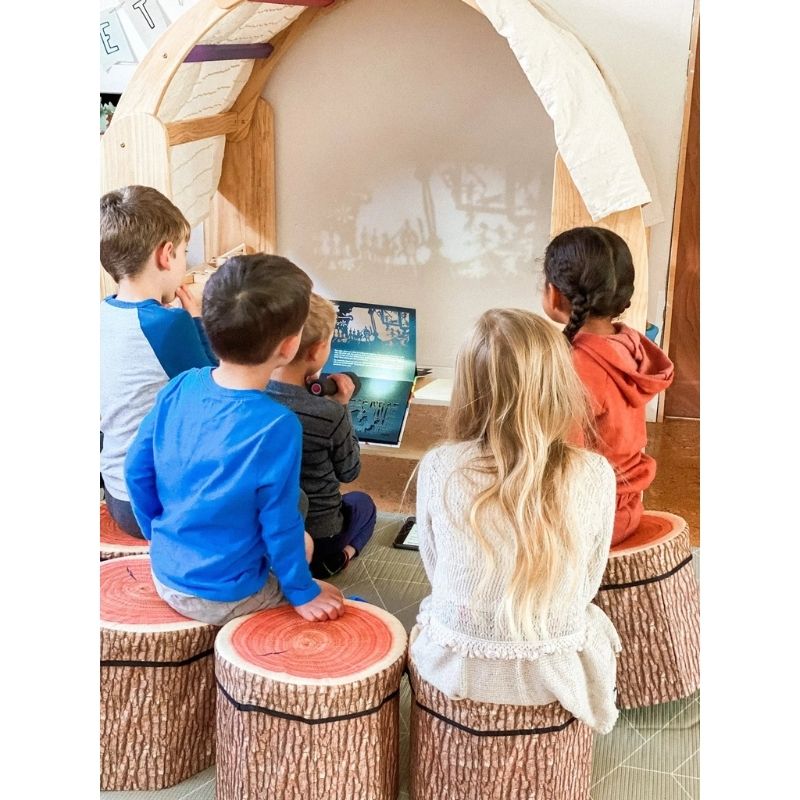Kinderhuis Aurora Waldorf Playstand - Kids Watching
