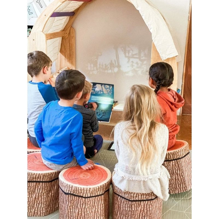 Kinderhuis Aurora Waldorf Playstand - Kids Watching
