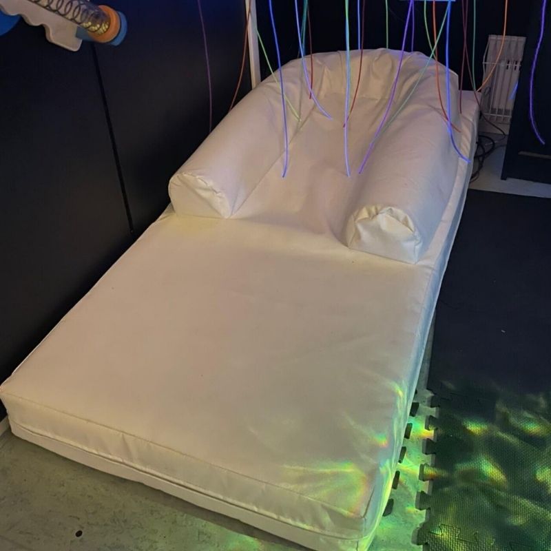 TFH Vibroaccoustic Long Easy Floor Lounge - Landscape view