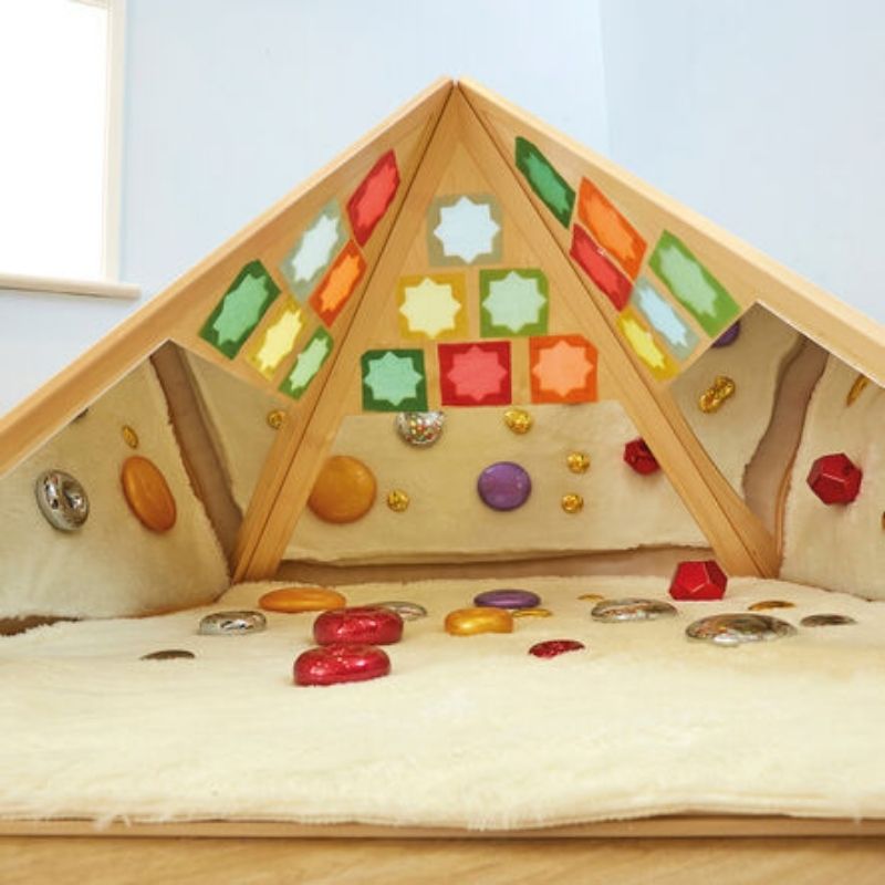 TTSLearningLocationWoodenPyramidDen-- in details, full view