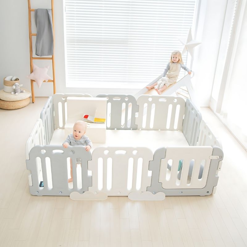 Children playing collaboratively inside the Ggumbi Lucky Star Clean Bumper Play Room Extra Large Ivory, showing the spacious indoor play space suitable for siblings and social play