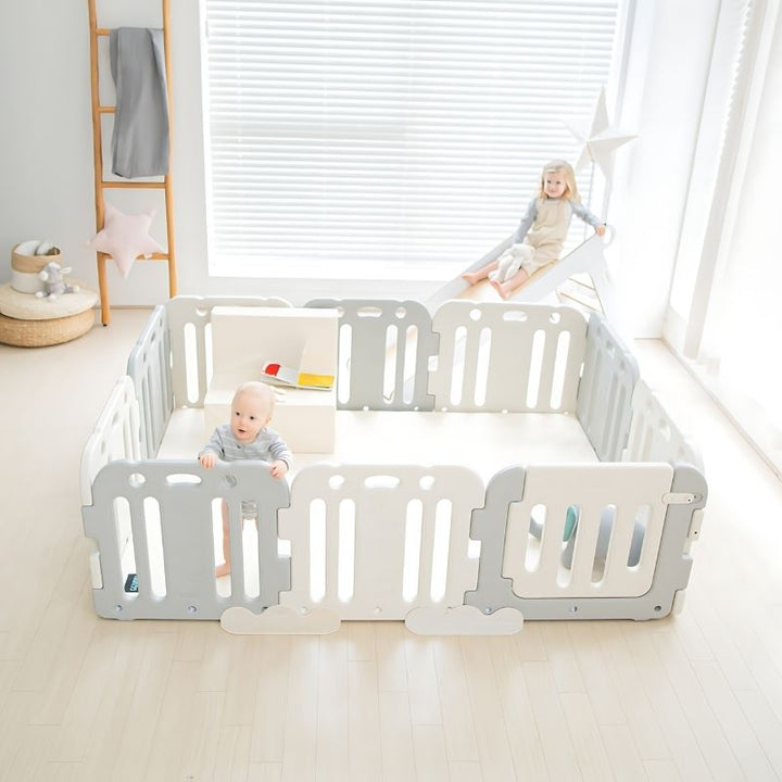 Children playing collaboratively inside the Ggumbi Lucky Star Clean Bumper Play Room Extra Large Ivory, showing the spacious indoor play space suitable for siblings and social play