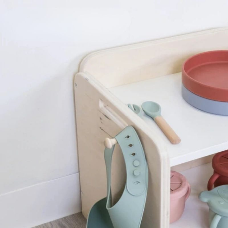 Sapiens Child Papaya Montessori Mini Shelf corner view showing the rounded safety edges, top border construction, and smooth varnished eco-friendly wood finish of the Vancouver-made toddler mini shelf