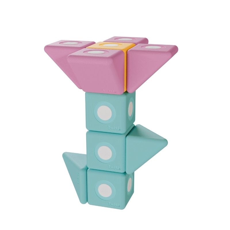 Flower figure constructed from TUKI Big Magnetic Foam Blocks Smart 280, showing the open-ended creative building possibilities of the 280-piece large-format magnetic block set