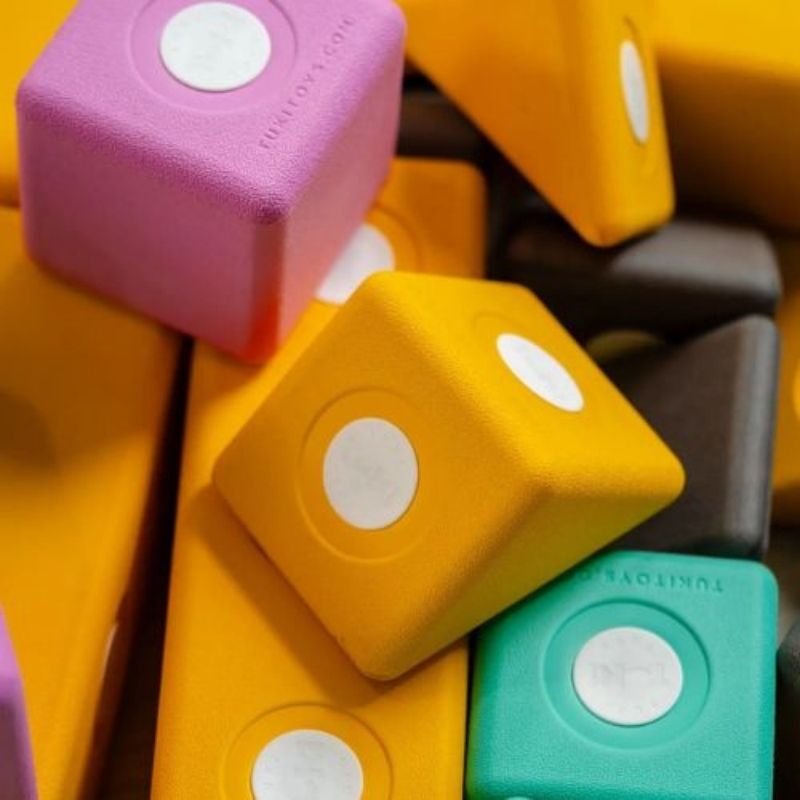 Close-up view of TUKI BIG Smart Magnetic Blocks Smart 75 showing the large 10cm EVA foam block construction, waterproof rotating neodymium magnet capsules, and the 3 Smart TUKI shapes including the pyramid across 4 colours in the EN71-certified 75-piece group SMART set